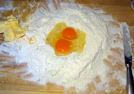 Jablkový koláč s mandlovou krustou