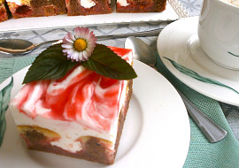 Jahodové řezy s pudinkem a šlehačkou