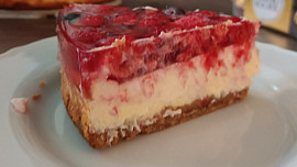Malinový cheesecake s bílou čokoládou