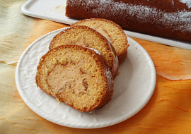 Medová roláda s kávovým krémem