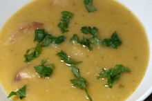 Výdatná a chutná polievka, varila som s klobásou.