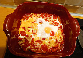 Zapékaná zelenina s vejci, šunkou a sýrem