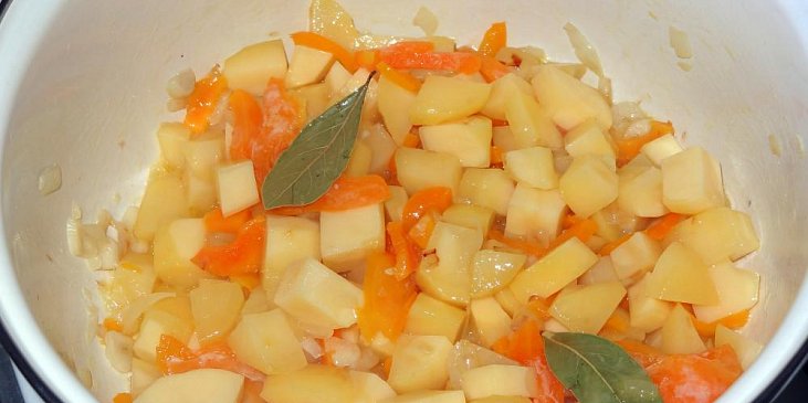 Bramborový krém se sýrovou bagetkou