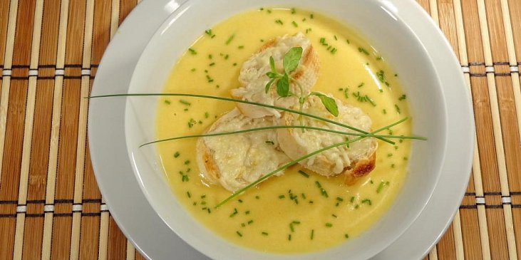 Bramborový krém se sýrovou bagetkou