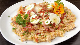 Červená čočka s křepelčími vajíčky