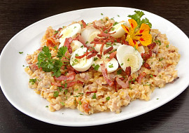 Červená čočka s křepelčími vajíčky