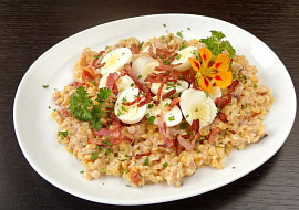 Červená čočka s křepelčími vajíčky