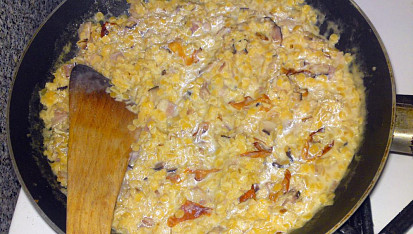 Červená čočka s křepelčími vajíčky