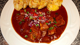 Guláš, hovězí či vepřový