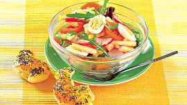 Jarní salát s křepelčími vejci