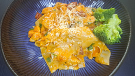 Lasagne s kuřecím a sušenými rajčaty z jedné pánve