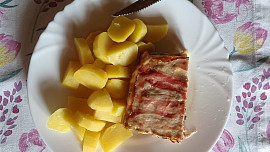 Srnčí hřbet z mletého masa a špenátu