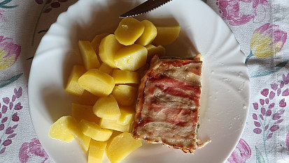 Srnčí hřbet z mletého masa a špenátu