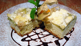 Šťavnatý koláč s rebarborou, tvarohem a drobenkou