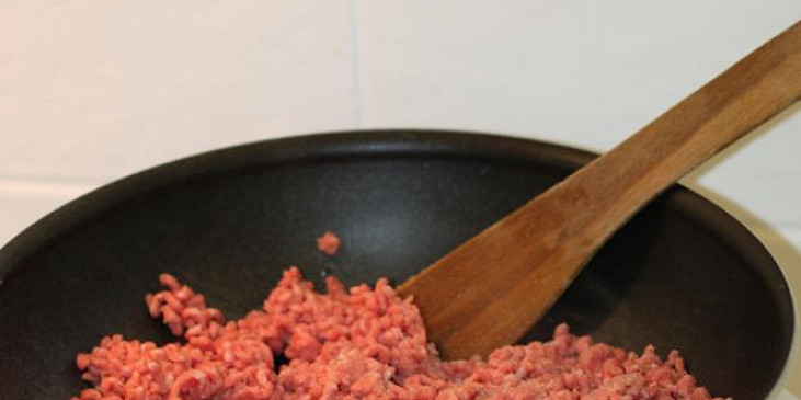 Zapečené noky s mletým masem a listovým špenátem