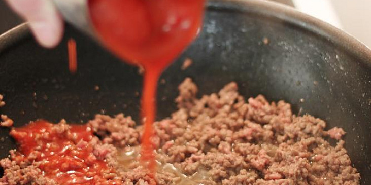 Zapečené noky s mletým masem a listovým špenátem