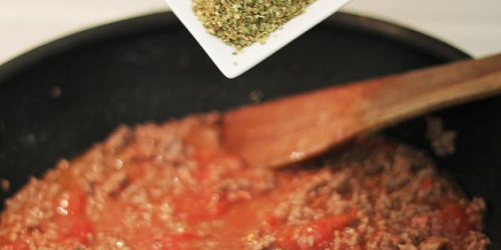 Zapečené noky s mletým masem a listovým špenátem