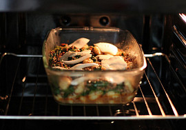 Zapečené noky s mletým masem a listovým špenátem