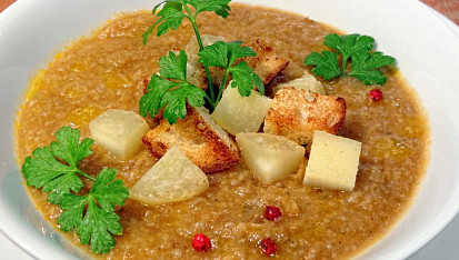 Chlebová polévka s pivem a tvarůžky