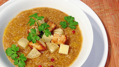 Chlebová polévka s pivem a tvarůžky