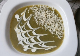 Cuketová polévka s bramborem a dvěma druhy sýra