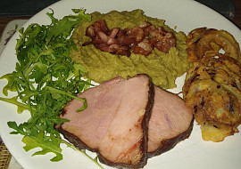 Hrachová kaše s cibulovými kroužky