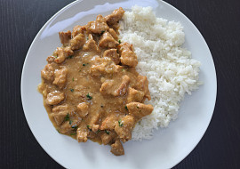 Jednoduché vepřové nudličky s omáčkou