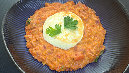 Krémové rajčatové orzo se sýrem
