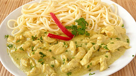 Kuřecí nudličky na kari s nivou