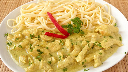 Kuřecí nudličky na kari s nivou