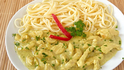 Kuřecí nudličky na kari s nivou