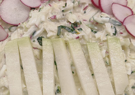 Lehká pomazánka z kedlubny a ředkviček (Hotovo...)