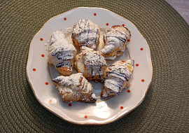 Mini croissanty plněné koňakovým krémem