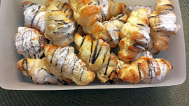 Mini croissanty plněné koňakovým krémem