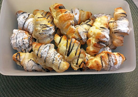 Mini croissanty plněné koňakovým krémem