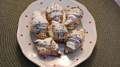 Mini croissanty plněné koňakovým krémem