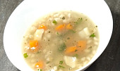 Ovarová polévka s kroupami (S vývarom z kolena. Skvelá polievka.)