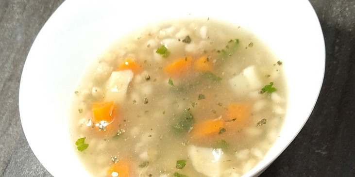 Ovarová polévka s kroupami (S vývarom z kolena. Skvelá polievka.)