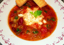 Polévka minestrone s mozzarellou (S mozzarellou a parmazánem)