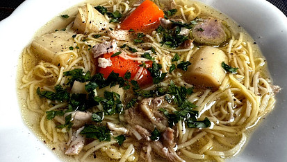 Polévka z kuřecích hřbetů