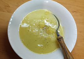 Pórková polévka (Stačí uvařit pórek, brambory a rozmixovat.)