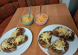 Salát z kysaného zelí s mrkví a jablky