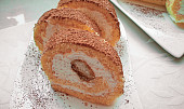 Tiramisu roláda se šlehačkou a pomazánkovým máslem