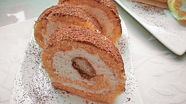 Tiramisu roláda se šlehačkou a pomazánkovým máslem