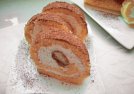 Tiramisu roláda se šlehačkou a pomazánkovým máslem