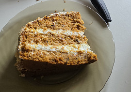 Vláčný mrkvový dort