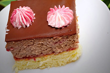 Korpus na roládu s čoko krémem, malinovou marmeládou