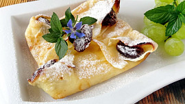 Zapečené palačinkové větrníky s datlemi