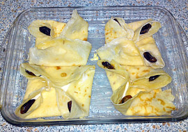 Zapečené palačinkové větrníky s datlemi