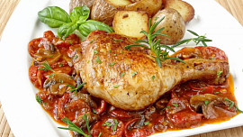 Kuře na rajčatech se žampiony
